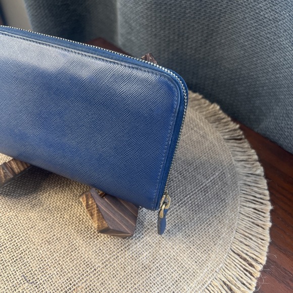 Authentic PRADA $1,000 Saffiano Blue Leather Round Zip Long Wallet COA Included - Picture 12 of 16